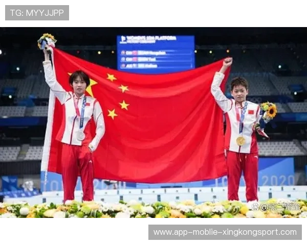 世界冠军领奖差点掉下台