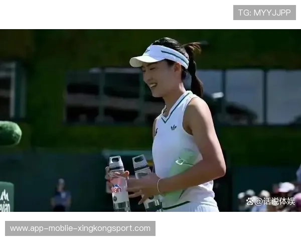 网球草地赛上网截击漂亮得分：技艺与装备的完美交响